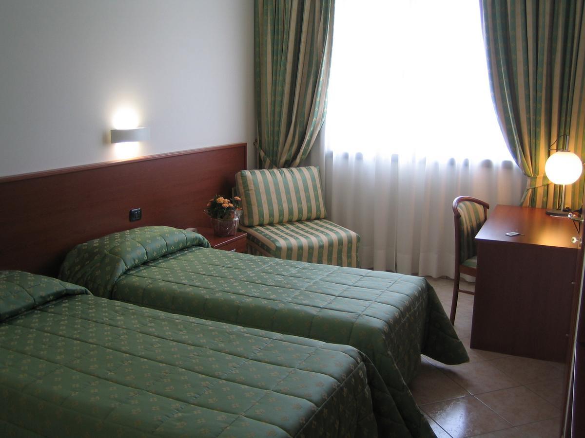 Hotel Sanremo Ceva Kamer foto